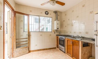 CASA + GARAGE/ESPACIO INDUSTRIAL-PARQUE AVELLANEDA