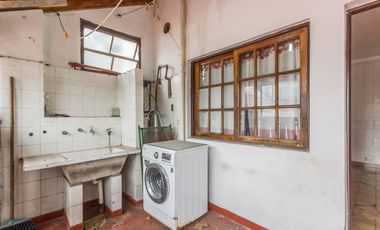 CASA + GARAGE/ESPACIO INDUSTRIAL-PARQUE AVELLANEDA