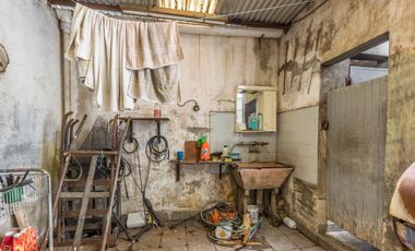 CASA + GARAGE/ESPACIO INDUSTRIAL-PARQUE AVELLANEDA