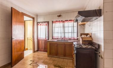 CASA + GARAGE/ESPACIO INDUSTRIAL-PARQUE AVELLANEDA