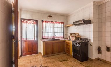 CASA + GARAGE/ESPACIO INDUSTRIAL-PARQUE AVELLANEDA