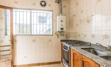 CASA + GARAGE/ESPACIO INDUSTRIAL-PARQUE AVELLANEDA