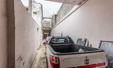 CASA + GARAGE/ESPACIO INDUSTRIAL-PARQUE AVELLANEDA