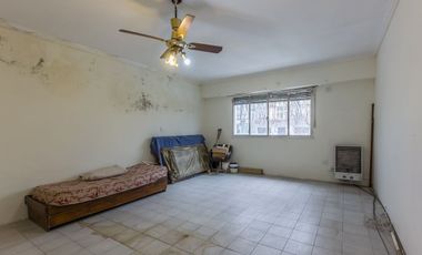 CASA + GARAGE/ESPACIO INDUSTRIAL-PARQUE AVELLANEDA