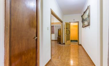 CASA + GARAGE/ESPACIO INDUSTRIAL-PARQUE AVELLANEDA