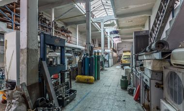 CASA + GARAGE/ESPACIO INDUSTRIAL-PARQUE AVELLANEDA