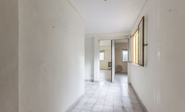 CASA + GARAGE/ESPACIO INDUSTRIAL-PARQUE AVELLANEDA