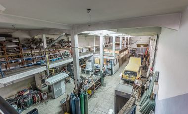 CASA + GARAGE/ESPACIO INDUSTRIAL-PARQUE AVELLANEDA