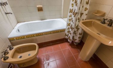 CASA + GARAGE/ESPACIO INDUSTRIAL-PARQUE AVELLANEDA