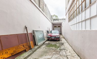 CASA + GARAGE/ESPACIO INDUSTRIAL-PARQUE AVELLANEDA