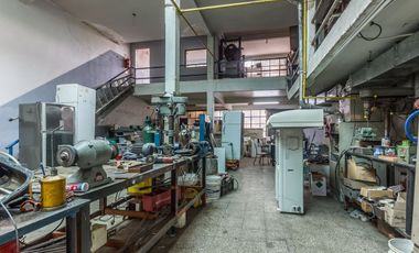 CASA + GARAGE/ESPACIO INDUSTRIAL-PARQUE AVELLANEDA
