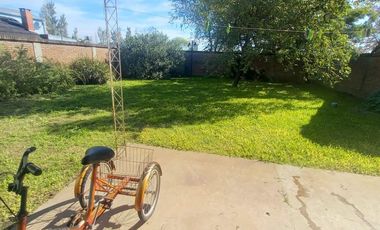 VENTA CASA 3 DORMITORIOS y AMPLIO PATIO VERDE