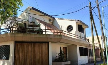 CASA 4 AMBIENTES EN VENTA TEMPERLEY APTA CREDITO