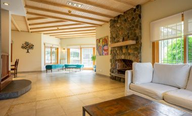 Casa premium 5 dormitorios  Avenida Puccio al 300