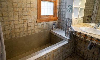 Casa premium 5 dormitorios  Avenida Puccio al 300