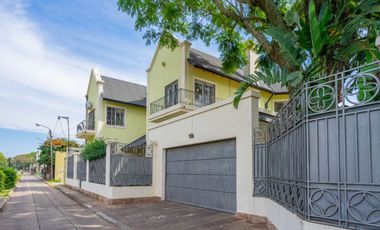 Casa premium 5 dormitorios  Avenida Puccio al 300