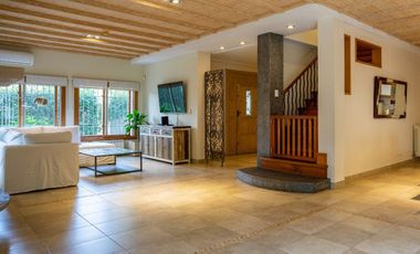 Casa premium 5 dormitorios  Avenida Puccio al 300