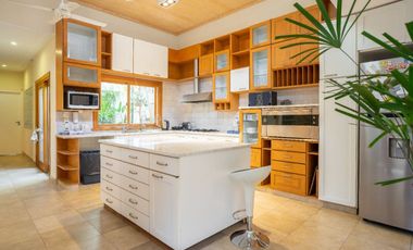 Casa premium 5 dormitorios  Avenida Puccio al 300