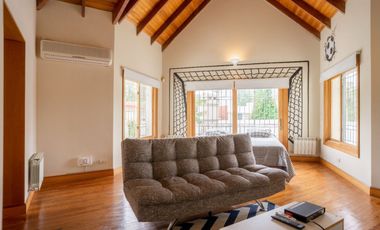 Casa premium 5 dormitorios  Avenida Puccio al 300