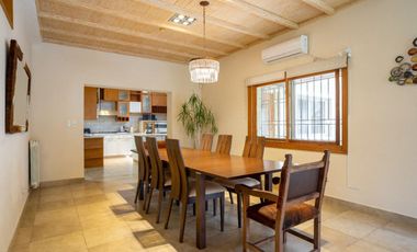 Casa premium 5 dormitorios  Avenida Puccio al 300