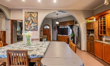 Casa 3 amb + Deptos + Local - V. Madero - PERMUTA