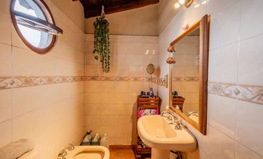 Casa 3 amb + Deptos + Local - V. Madero - PERMUTA