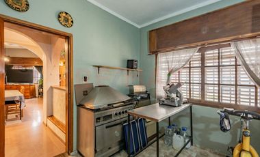 Casa 3 amb + Deptos + Local - V. Madero - PERMUTA