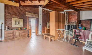 Casa 3 amb + Deptos + Local - V. Madero - PERMUTA