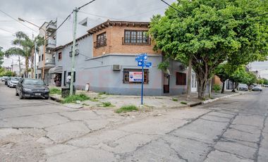 Casa 3 amb + Deptos + Local - V. Madero - PERMUTA