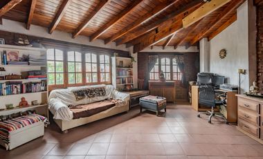 Casa 3 amb + Deptos + Local - V. Madero - PERMUTA