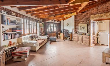 Casa 3 amb + Deptos + Local - V. Madero - PERMUTA