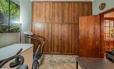 Casa 3 amb + Deptos + Local - V. Madero - PERMUTA