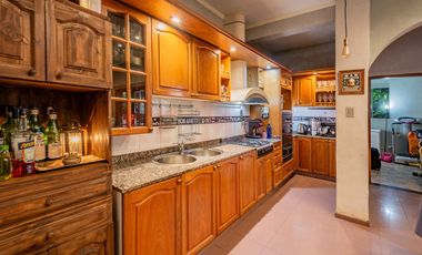 Casa 3 amb + Deptos + Local - V. Madero - PERMUTA