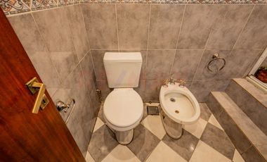 Casa 3 amb + Deptos + Local - V. Madero - PERMUTA