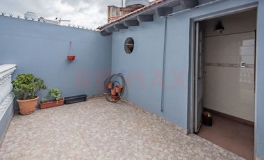 Casa 3 amb + Deptos + Local - V. Madero - PERMUTA