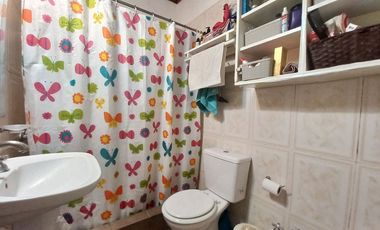 VENTA CASA 4 AMBIENTES JARDIN COCHERA-LAFERRERE