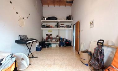 VENTA CASA 4 AMBIENTES JARDIN COCHERA-LAFERRERE