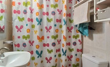 VENTA CASA 4 AMBIENTES JARDIN COCHERA-LAFERRERE