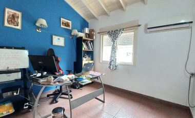 VENTA CASA 4 AMBIENTES JARDIN COCHERA-LAFERRERE
