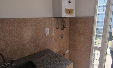 Casa en alquiler c/ cochera en Carrara