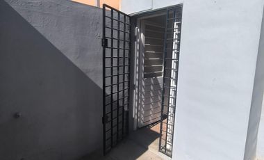 Casa en alquiler c/ cochera en Carrara
