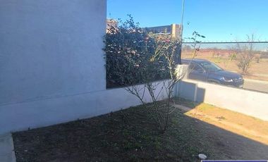 Casa en alquiler c/ cochera en Carrara