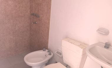 Casa en alquiler c/ cochera en Carrara