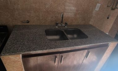 Casa en alquiler c/ cochera en Carrara