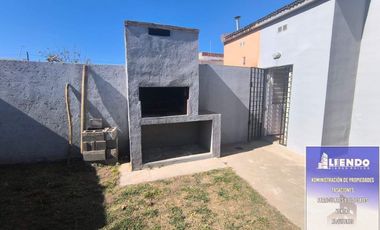 Casa en alquiler c/ cochera en Carrara