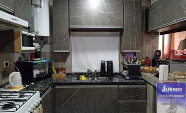 Casa en alquiler c/ cochera en Parque República