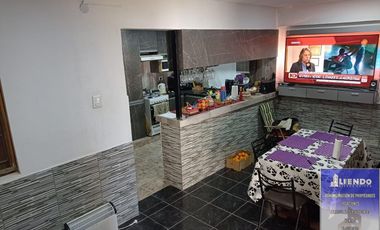 Casa en alquiler c/ cochera en Parque República