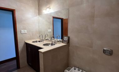 Casa Amplia y de Categoría en Venta en Guadalupe