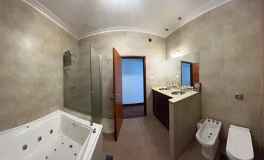 Casa Amplia y de Categoría en Venta en Guadalupe