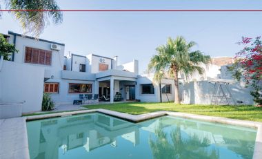 Casa Amplia y de Categoría en Venta en Guadalupe